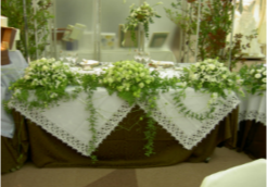 テーブル装飾・ライムグリーンと白のお花で
